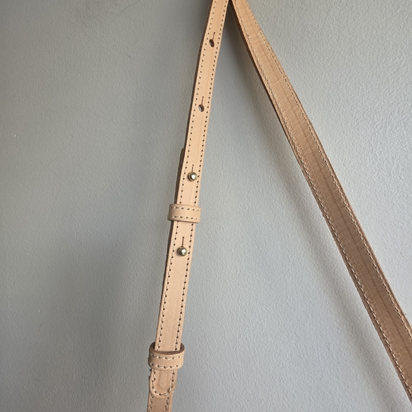 Nisolo Natural Tan Leather Crossbody - Picture 17 of 17